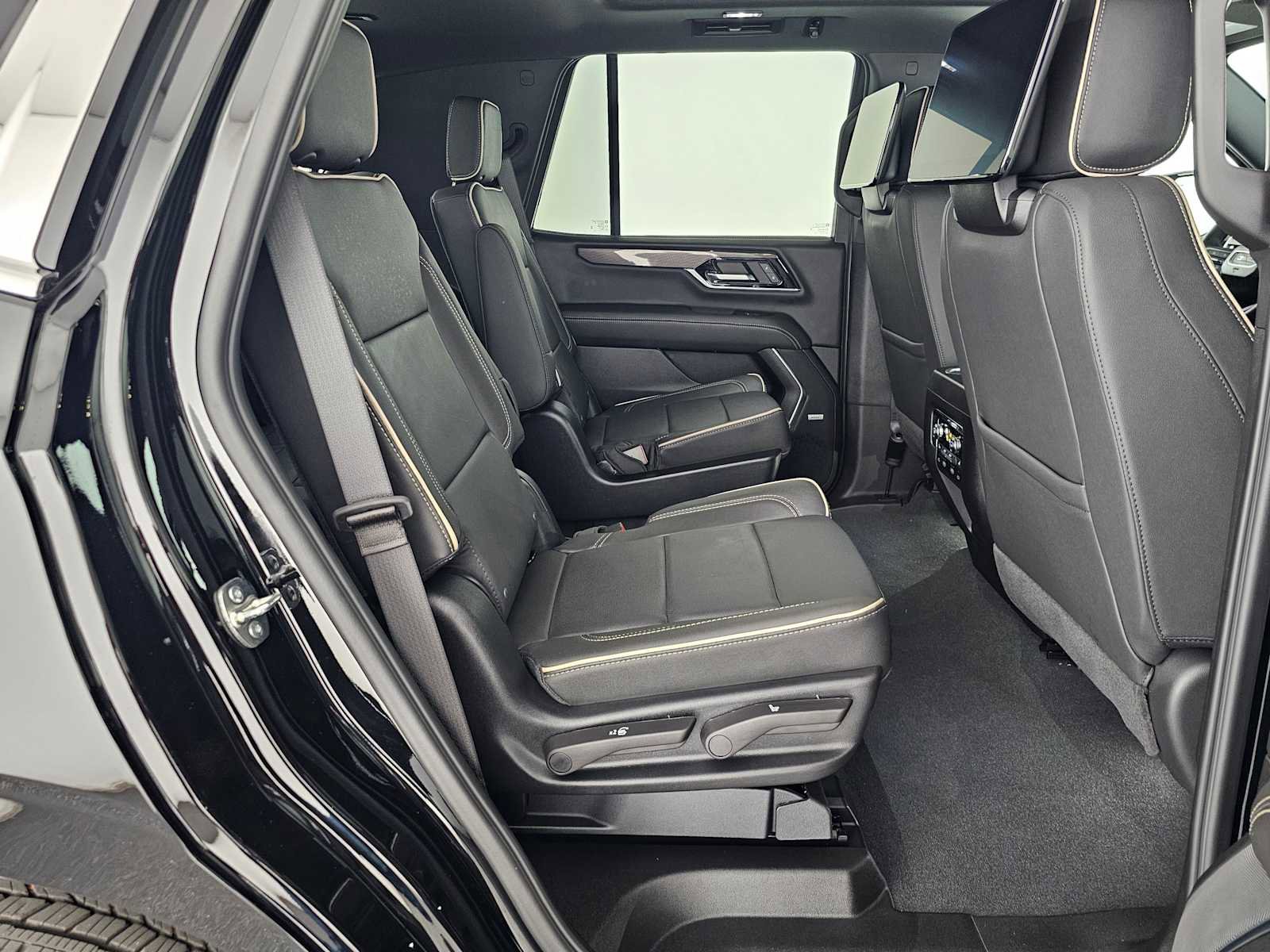 New 2026 GMC Yukon Elevation AWD/4WD image 12