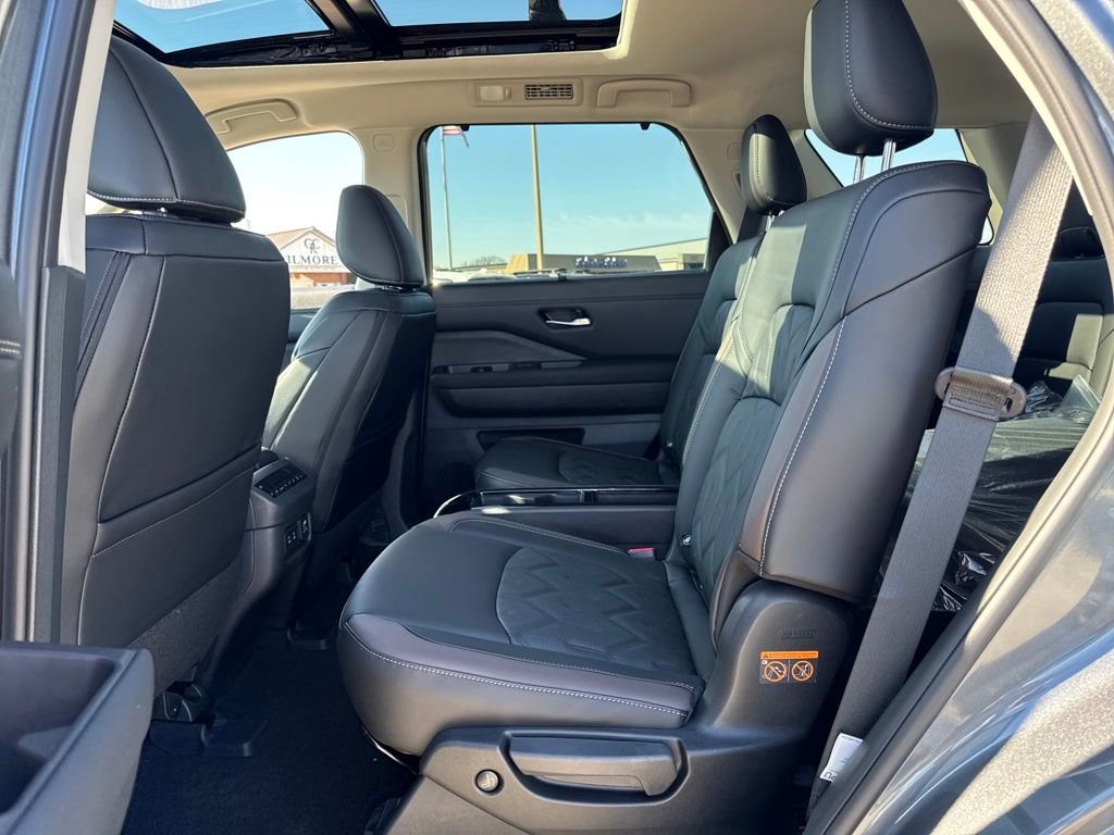 New 2026 Nissan Pathfinder Platinum image 14