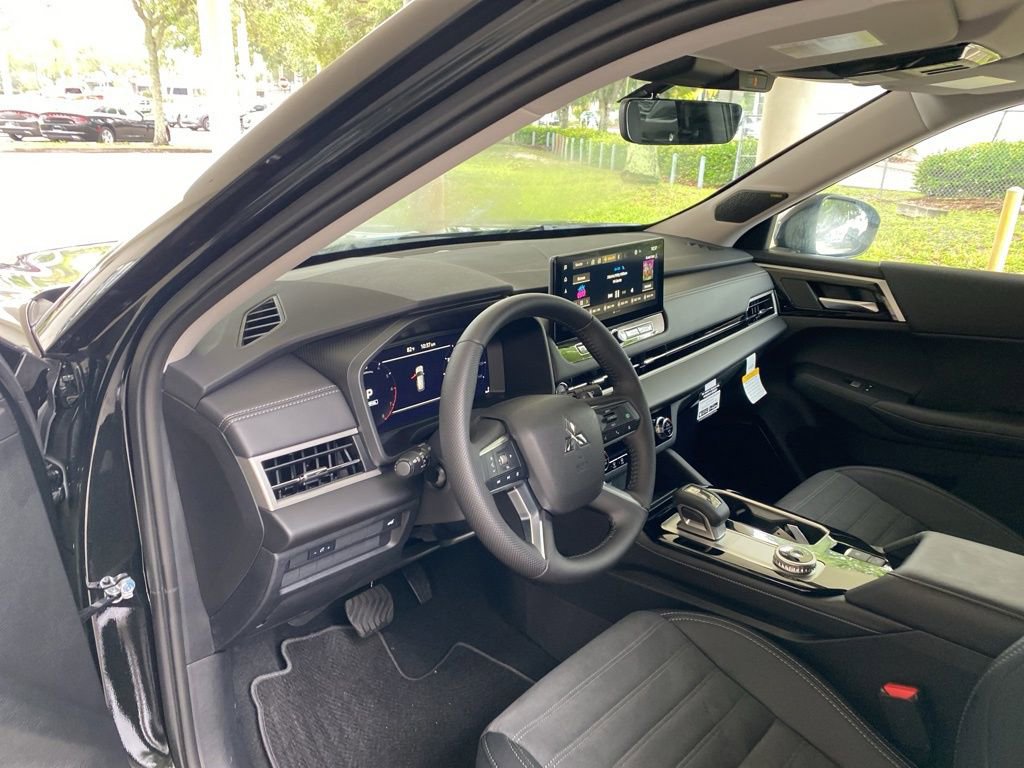 New 2025 Mitsubishi Outlander SE image 6