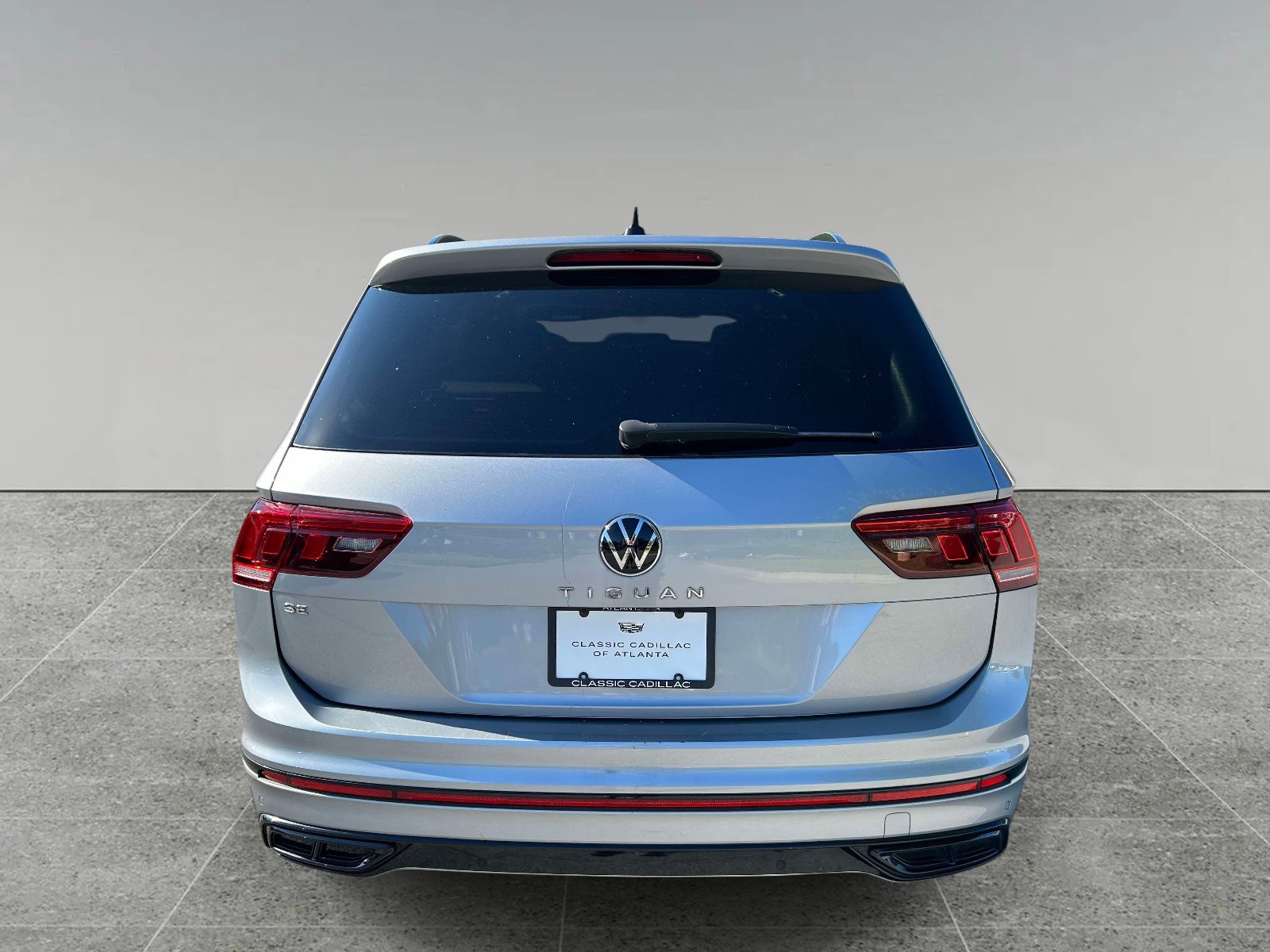 Used 2023 Volkswagen Tiguan SE R-Line FWD image 4