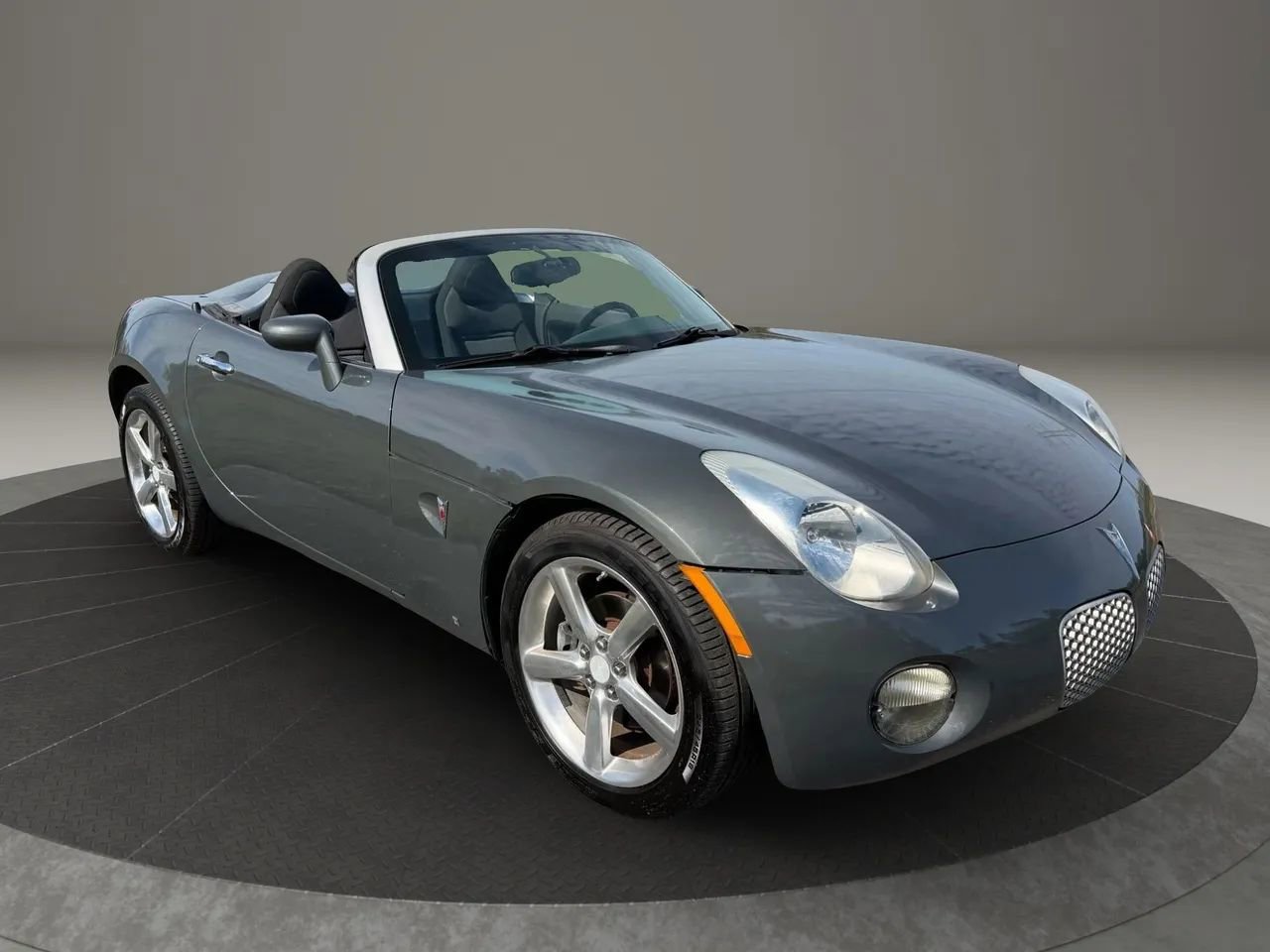 Used 2009 Pontiac Solstice Convertible w/ Preferred Package image 2