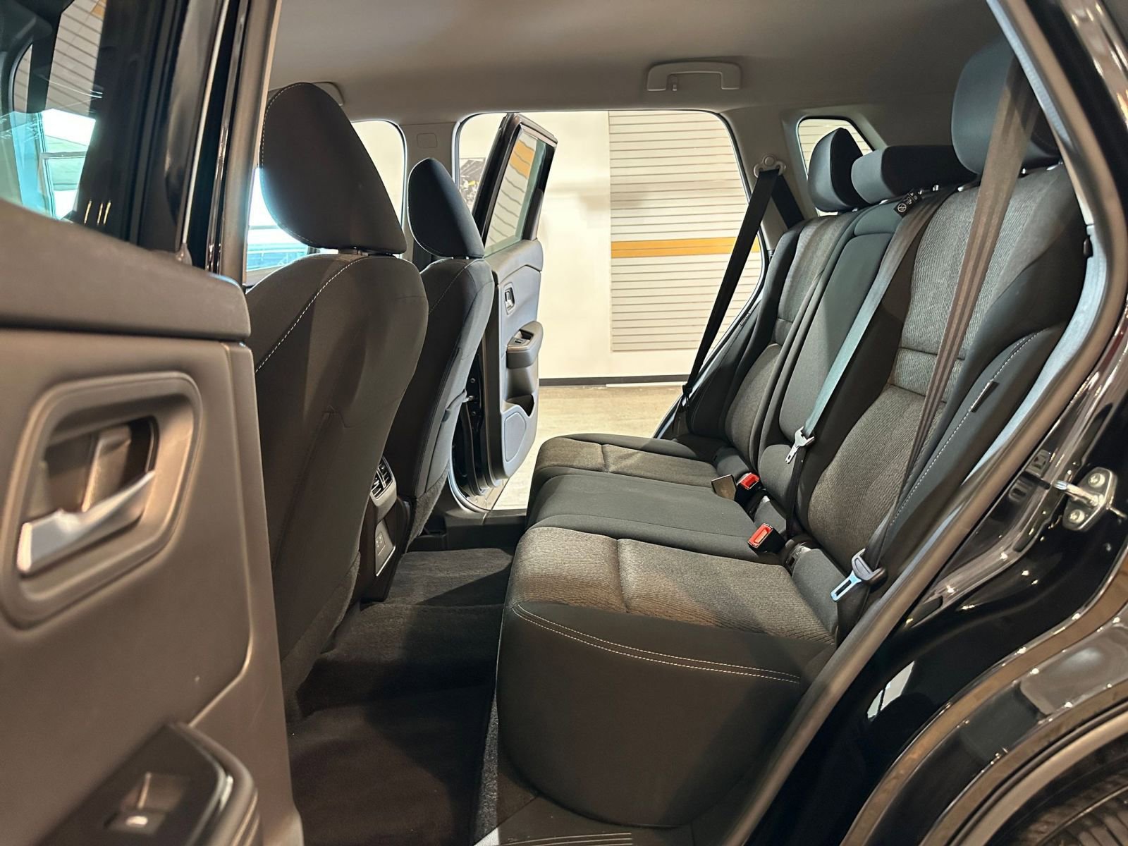 Used 2025 Nissan Rogue SV image 27