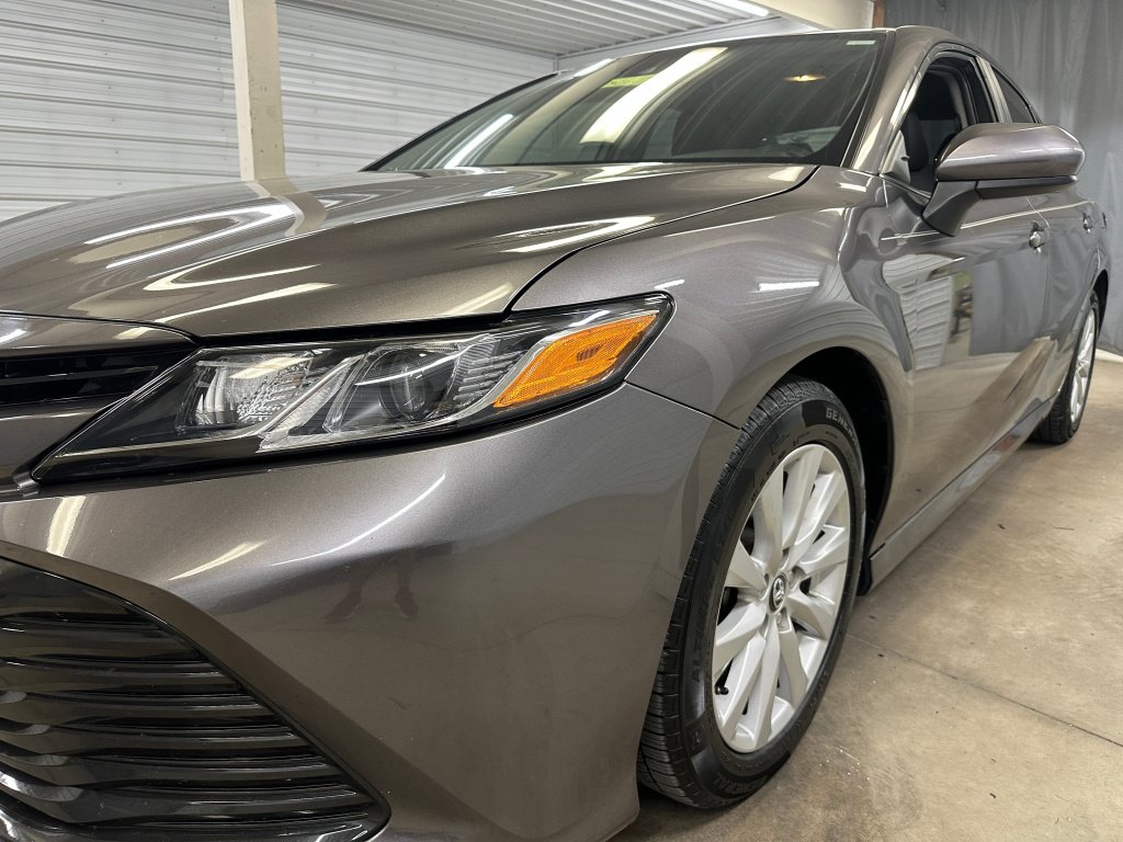 Used 2020 Toyota Camry LE FWD image 29