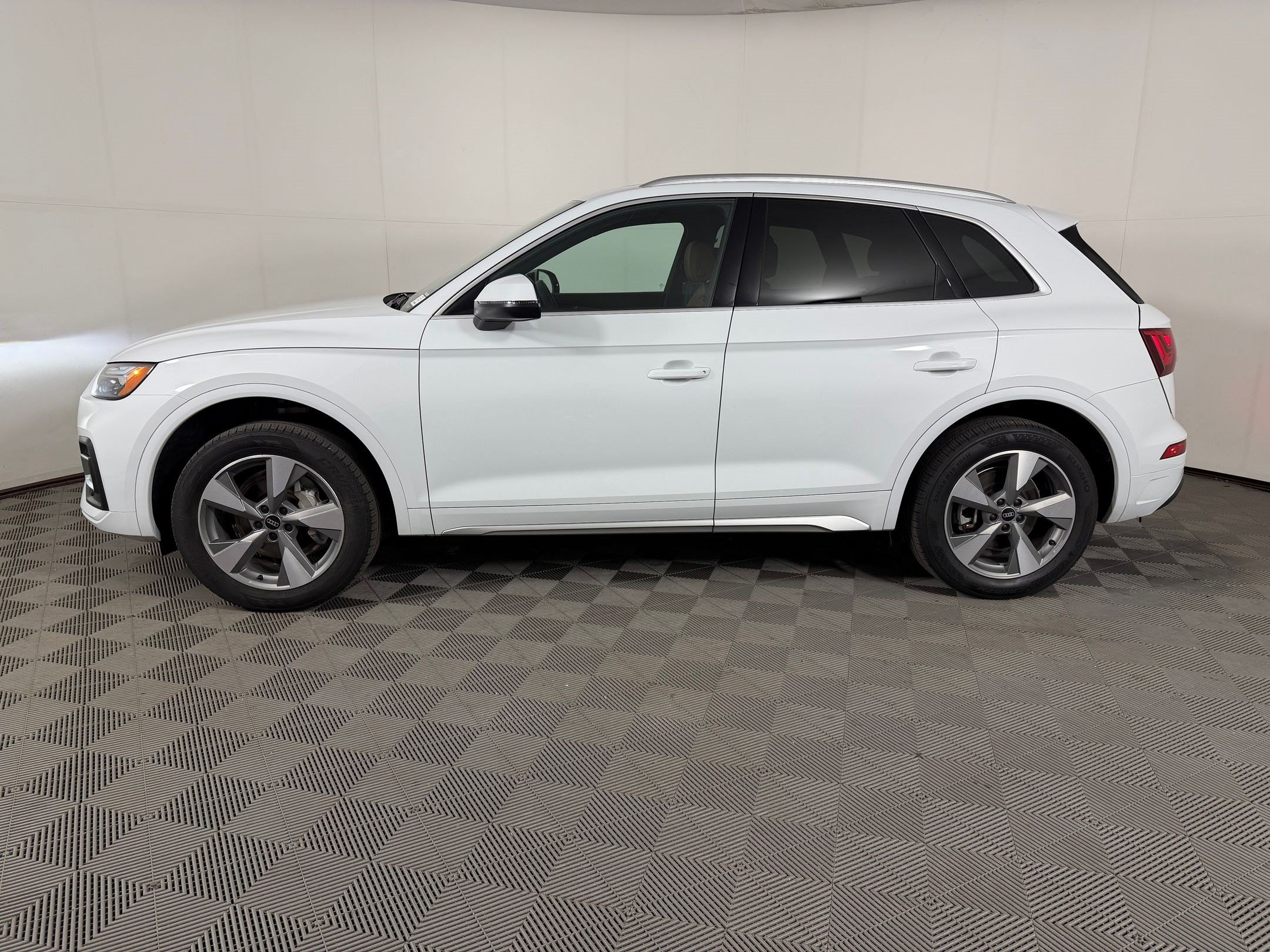Certified 2024 Audi Q5 2.0T Premium AWD/4WD image 2