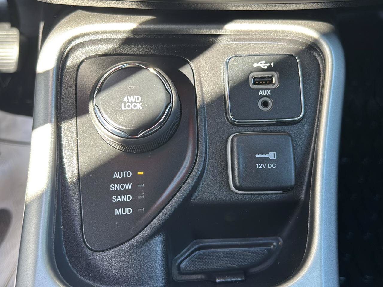 Used 2020 Jeep Compass Latitude AWD/4WD image 19