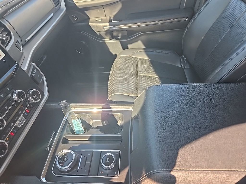 Used 2022 Ford Expedition XLT image 23