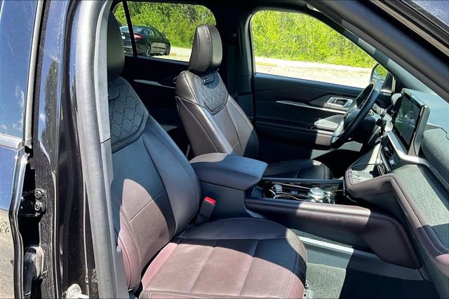 Used 2025 Ford Explorer Platinum w/ LUX Leather Package AWD/4WD image 7