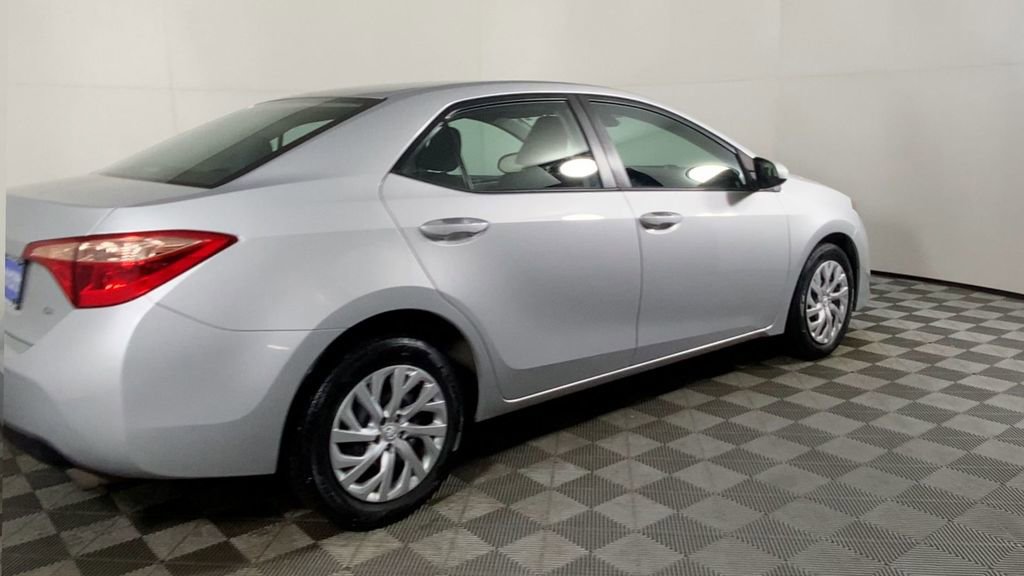 Used 2019 Toyota Corolla LE image 10