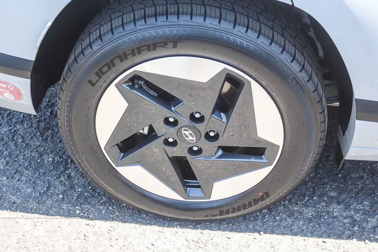 Certified 2024 Hyundai Kona SEL FWD image 11