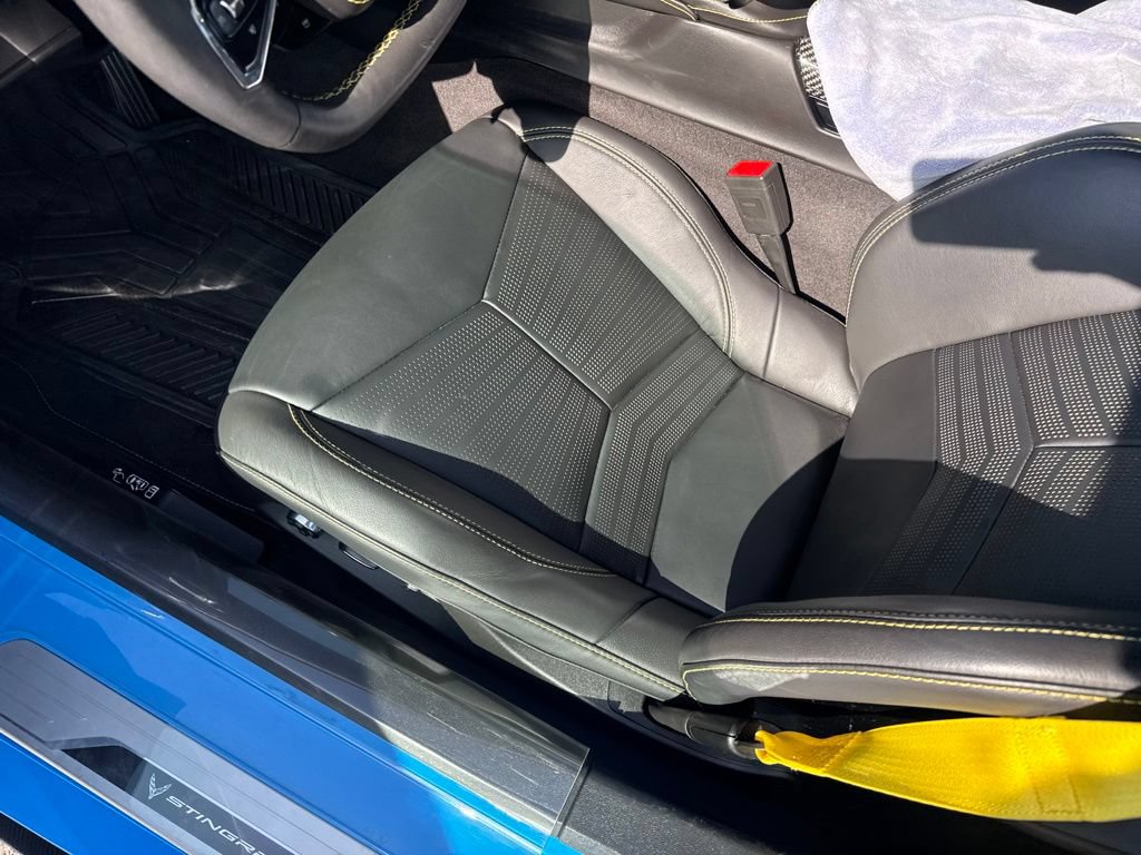 Used 2024 Chevrolet Corvette Stingray Premium Conv w/ Z51 Performance Package RWD image 10