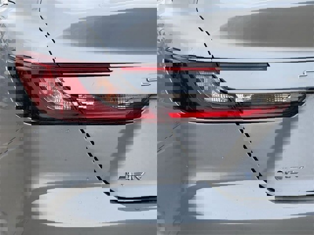 Used 2025 Toyota Camry LE image 6