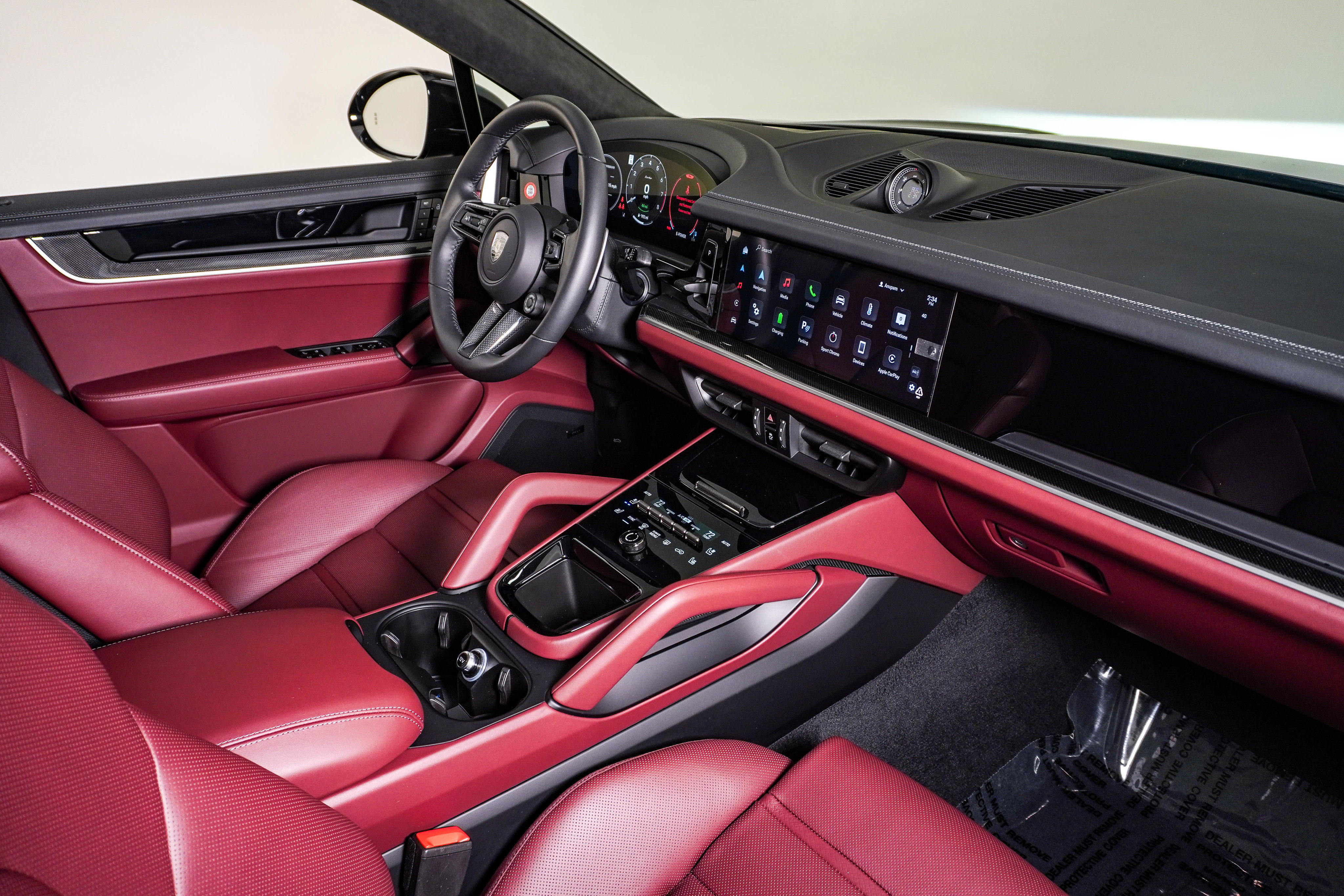 Certified 2025 Porsche Cayenne Turbo AWD/4WD image 14
