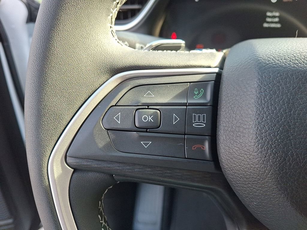 Used 2023 Jeep Grand Cherokee Laredo image 21