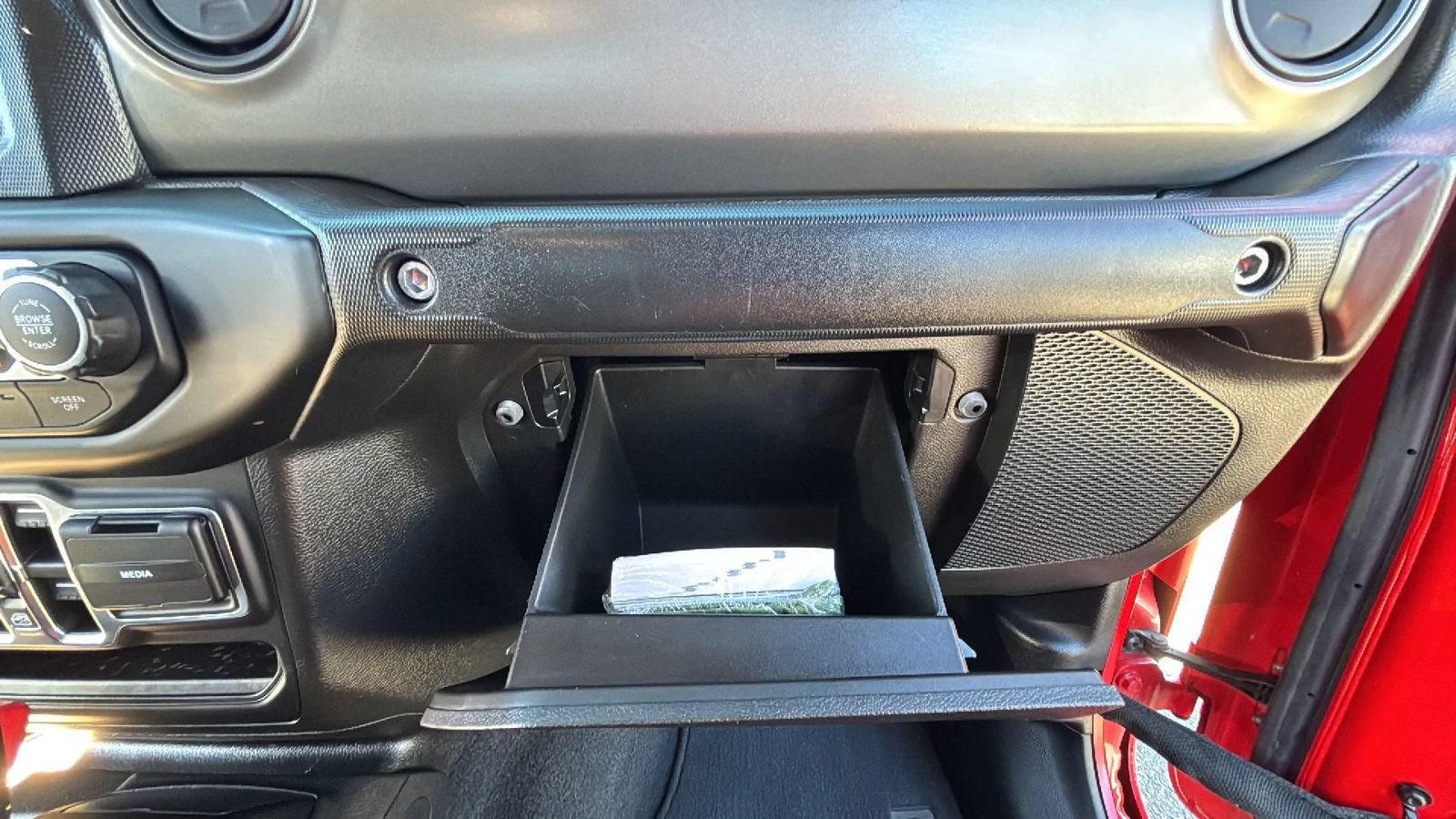 Used 2023 Jeep Gladiator Sport AWD/4WD image 13