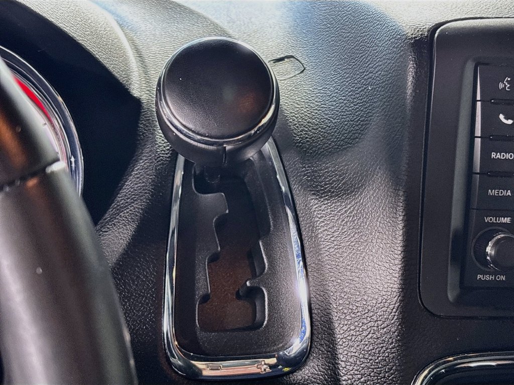 Used 2019 Dodge Grand Caravan SXT FWD image 17