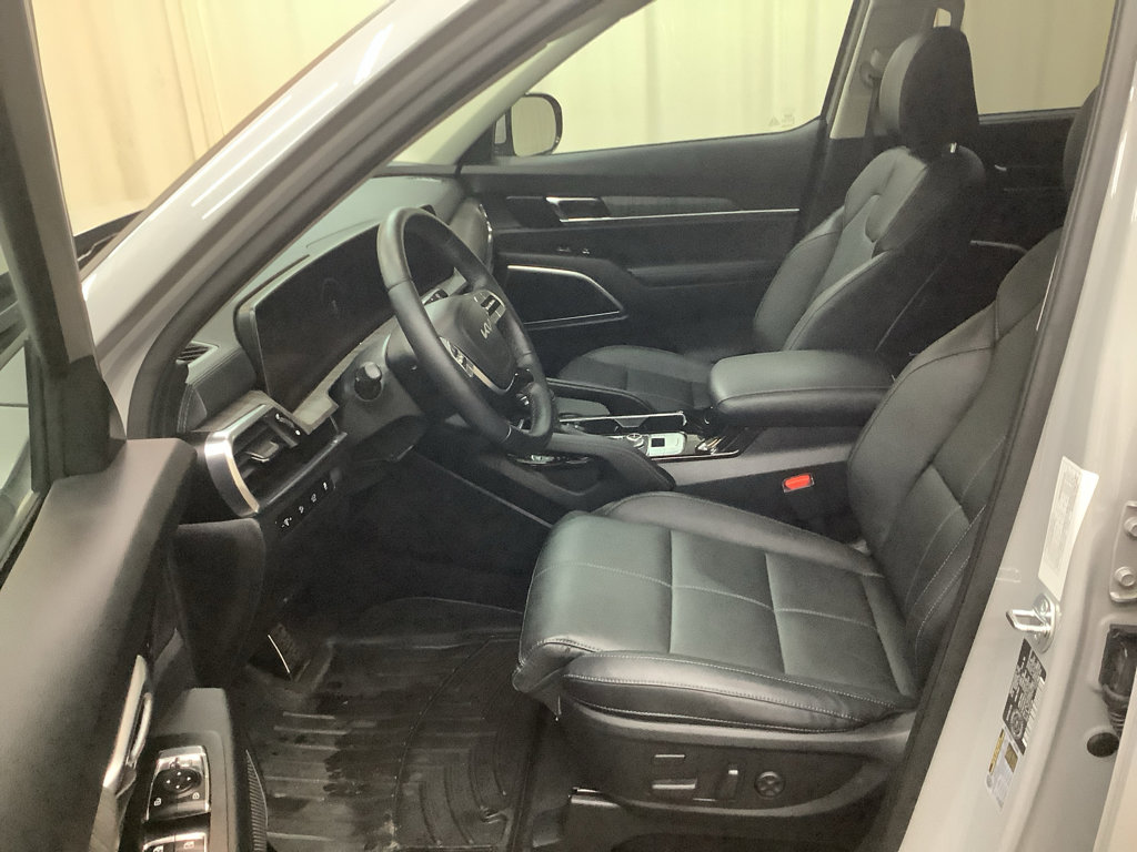 Used 2025 Kia Telluride SX image 16
