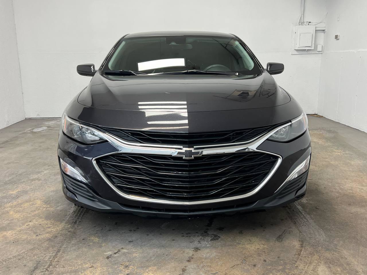 Used 2022 Chevrolet Malibu LS FWD image 2