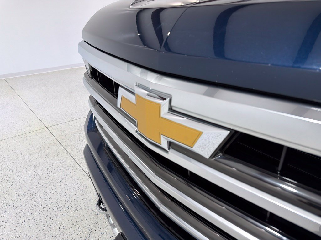 Used 2023 Chevrolet Silverado 1500 High Country w/ High Country Premium Package AWD/4WD image 29