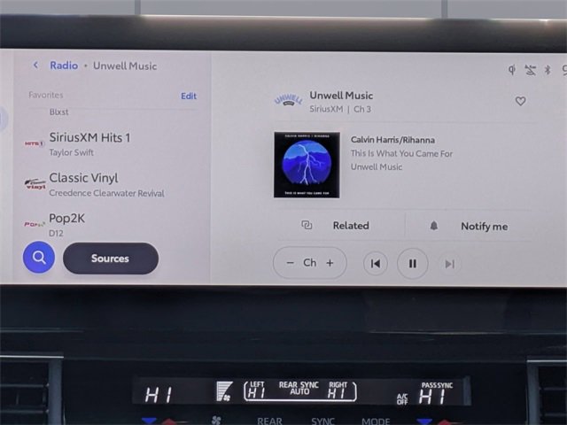 Used 2025 Toyota Sienna Limited image 23