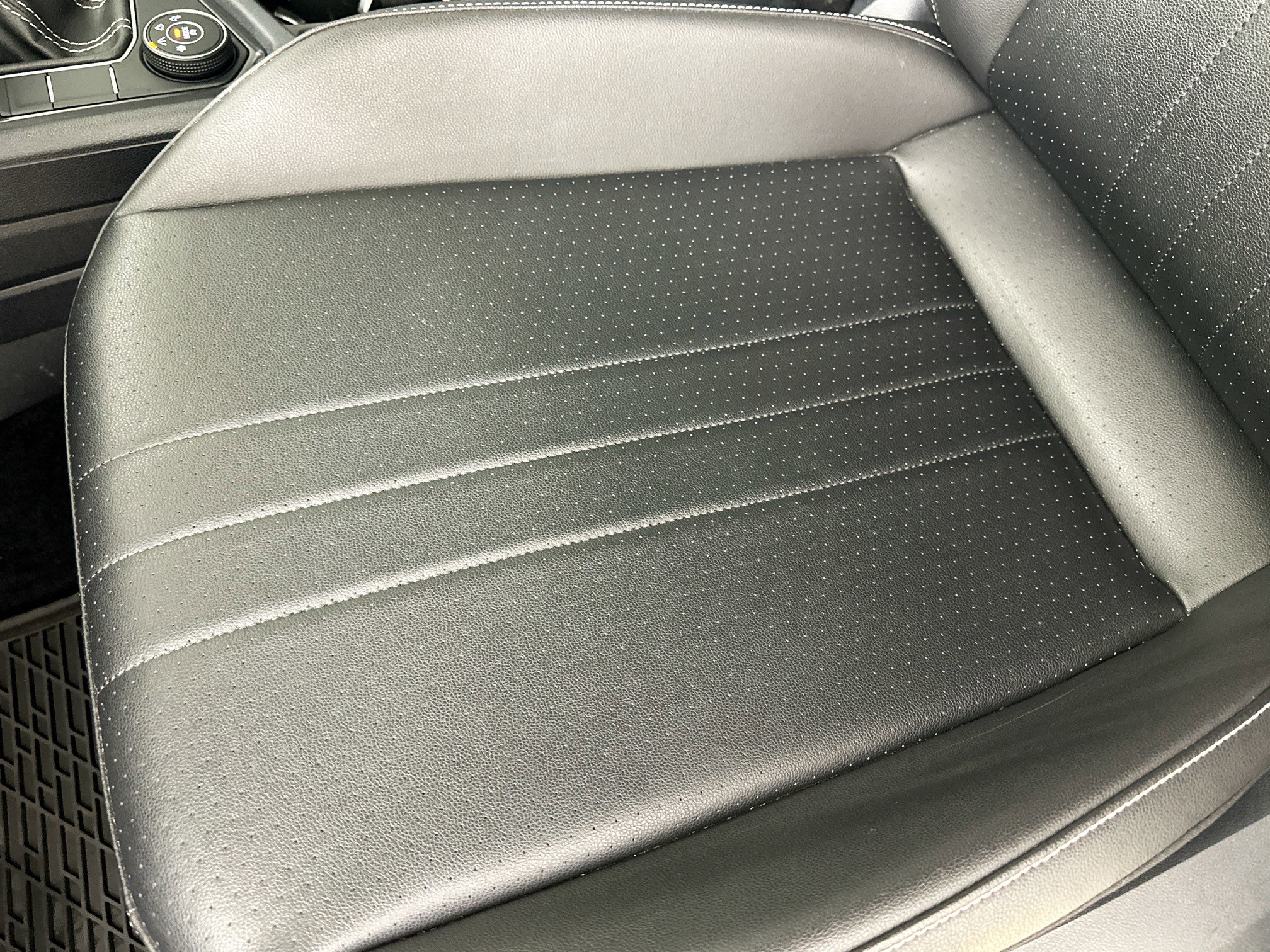 Used 2022 Volkswagen Tiguan SE AWD/4WD image 36