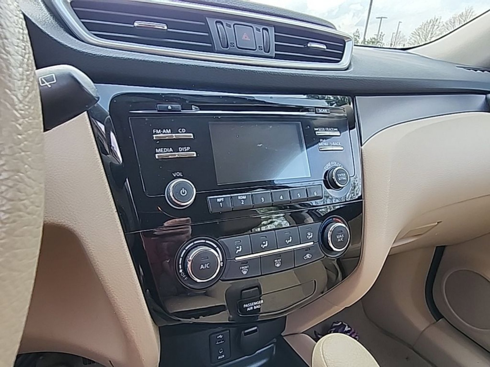 Used 2014 Nissan Rogue S image 16