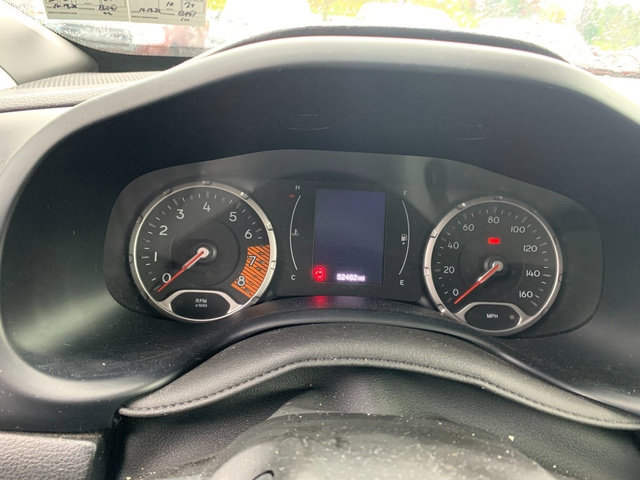 Used 2023 Jeep Renegade Latitude AWD/4WD image 10