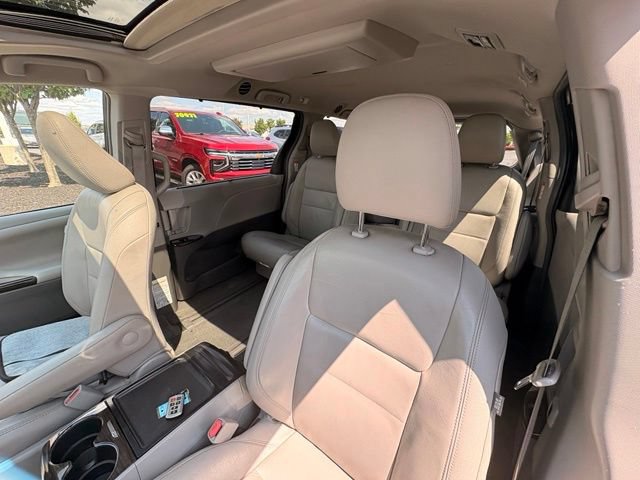 Used 2015 Toyota Sienna XLE Premium FWD image 11