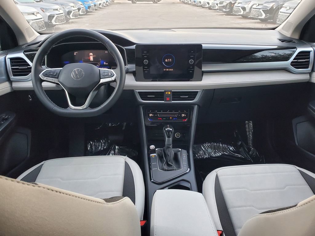New 2026 Volkswagen Taos SE image 6