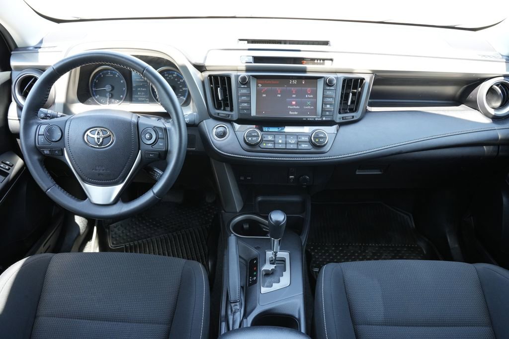 Used 2017 Toyota RAV4 XLE AWD/4WD image 5