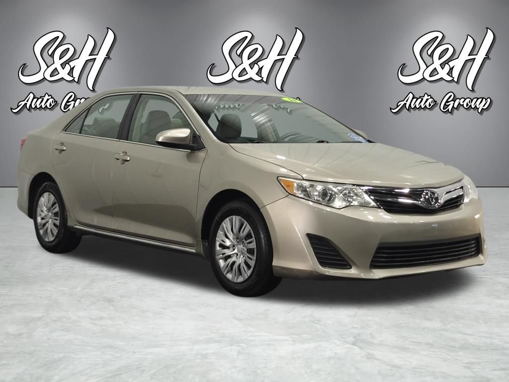 Used 2014 Toyota Camry LE FWD image 2