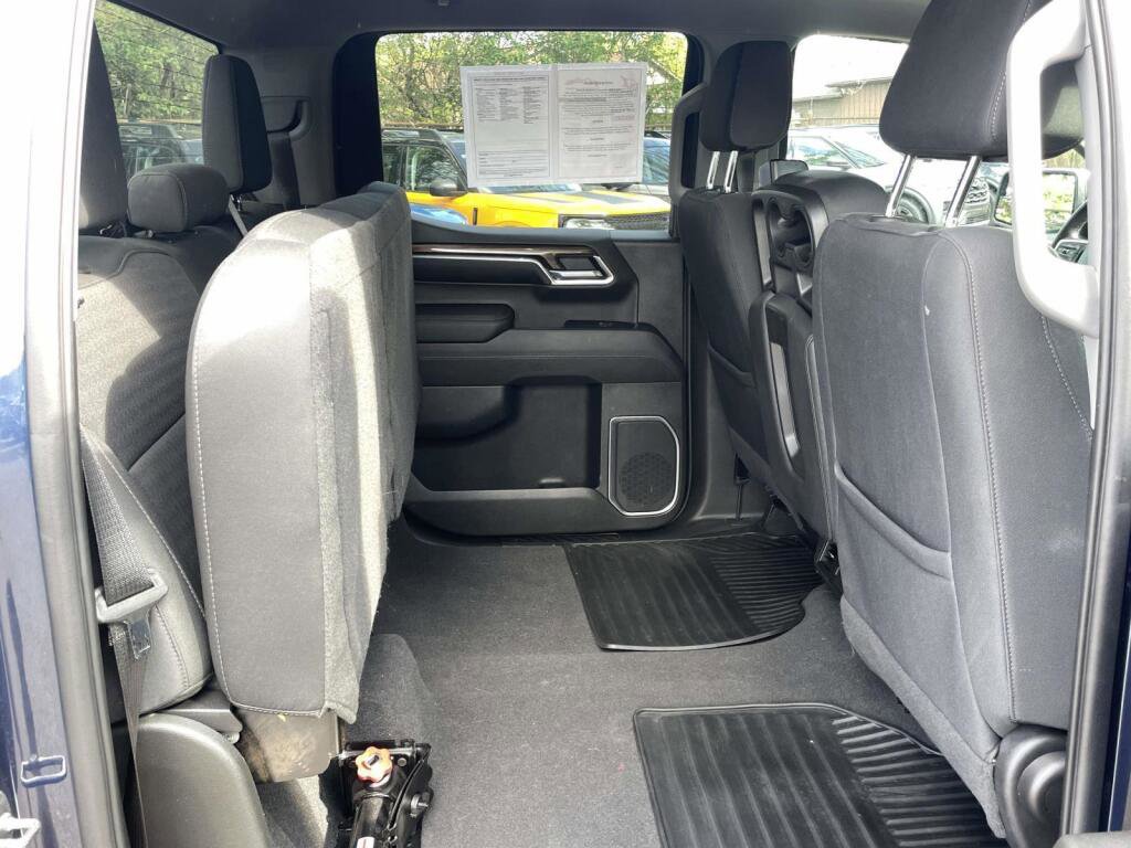 Used 2022 Chevrolet Silverado 1500 LT AWD/4WD image 22