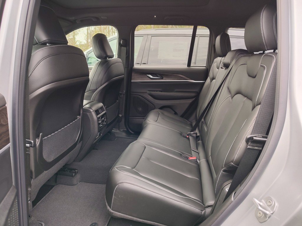 New 2025 Jeep Grand Cherokee Limited AWD/4WD image 30
