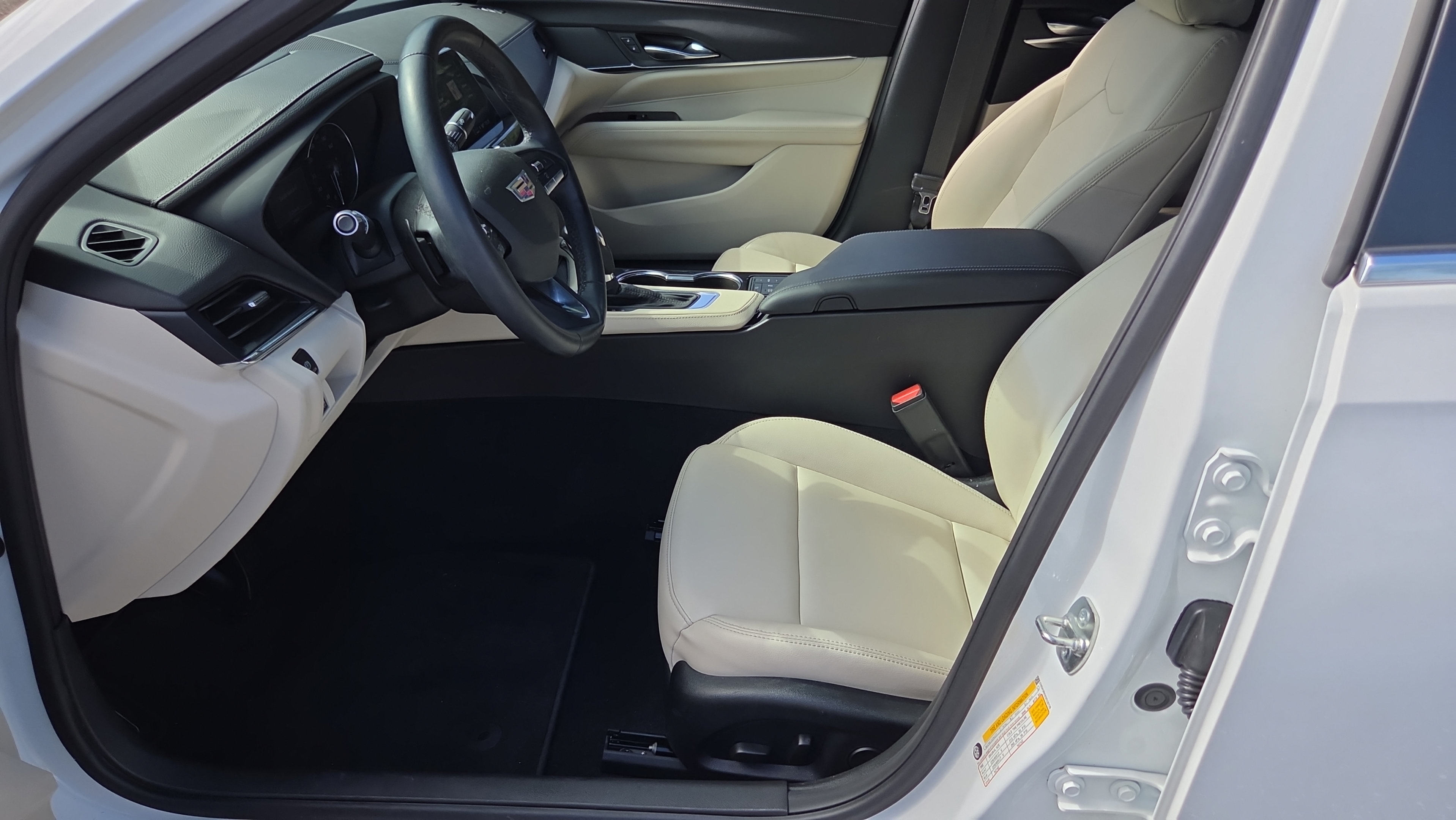 Certified 2025 Cadillac CT4 Luxury RWD image 9