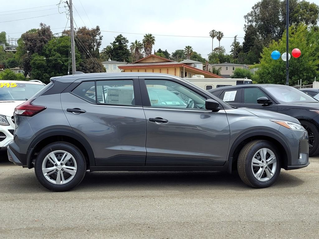New 2025 Nissan Kicks Play S FWD image 3