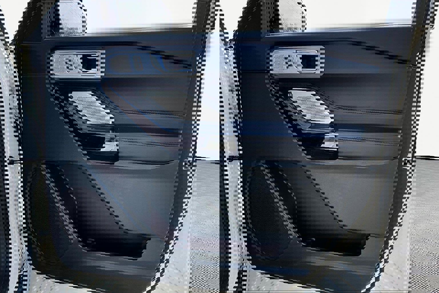 Used 2022 Ford Explorer Platinum w/ Technology Package image 28