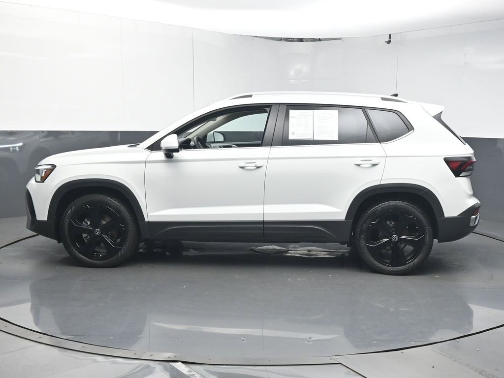 Used 2025 Volkswagen Taos SE image 5