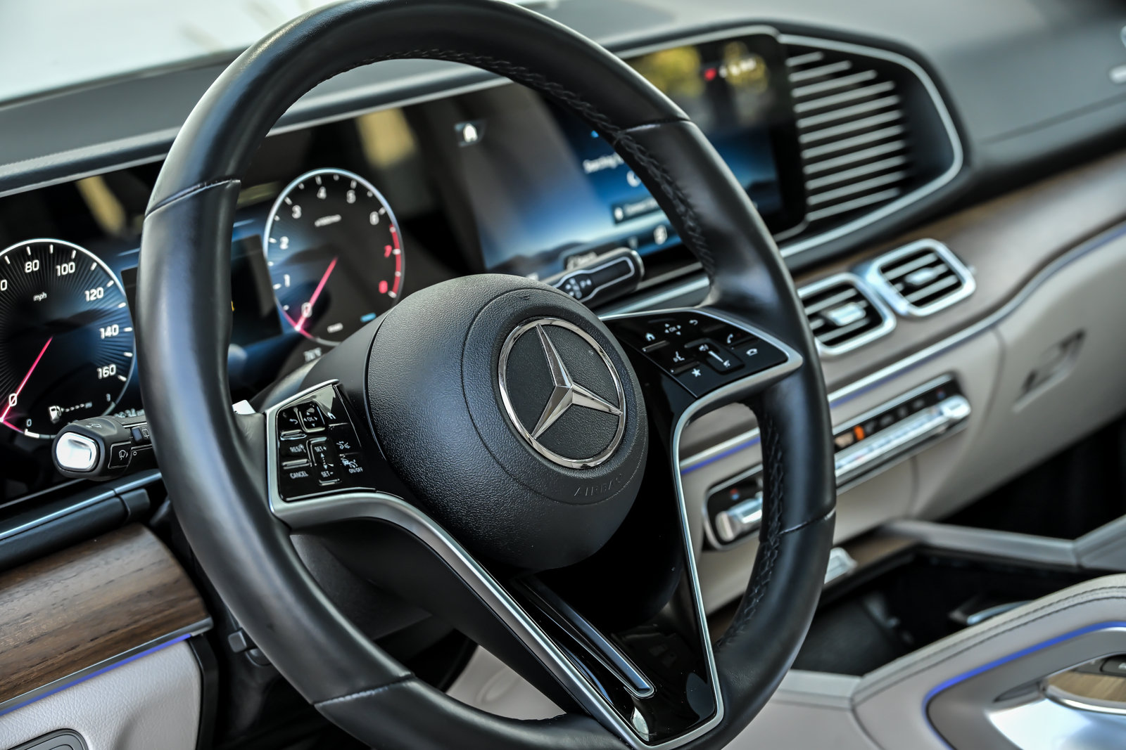 Used 2025 Mercedes-Benz GLS 450 4MATIC image 26