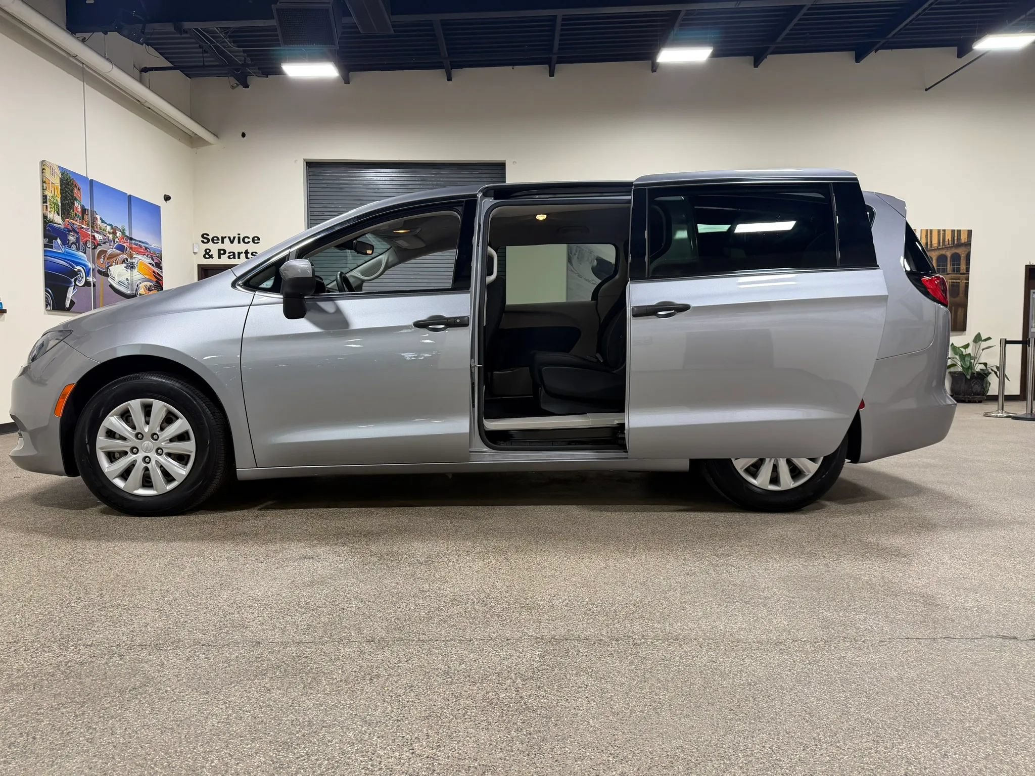 Used 2021 Chrysler Voyager L FWD image 24