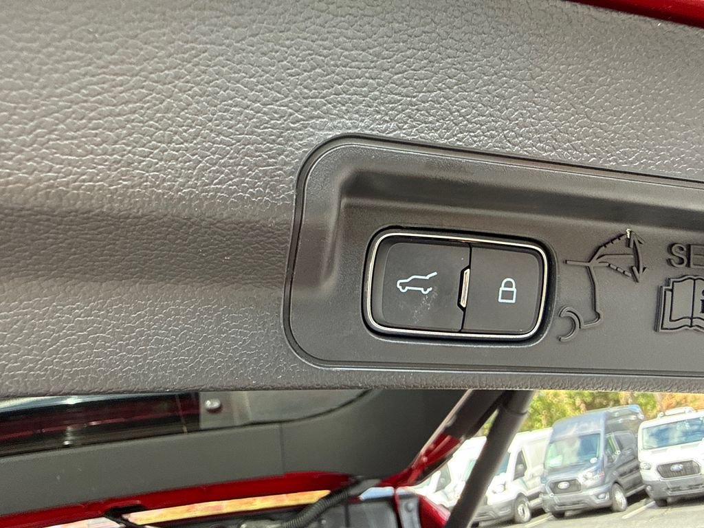 Used 2023 Ford Explorer XLT w/ Equipment Group 202A AWD/4WD image 20