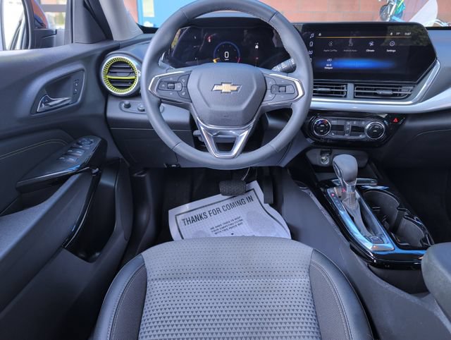 Used 2024 Chevrolet Trax LT w/ Driver Confidence Package FWD image 2
