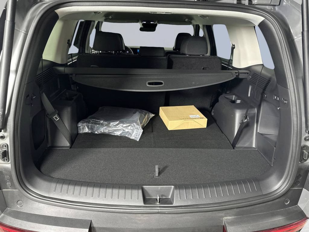 Certified 2025 Hyundai Santa Fe SE FWD image 24
