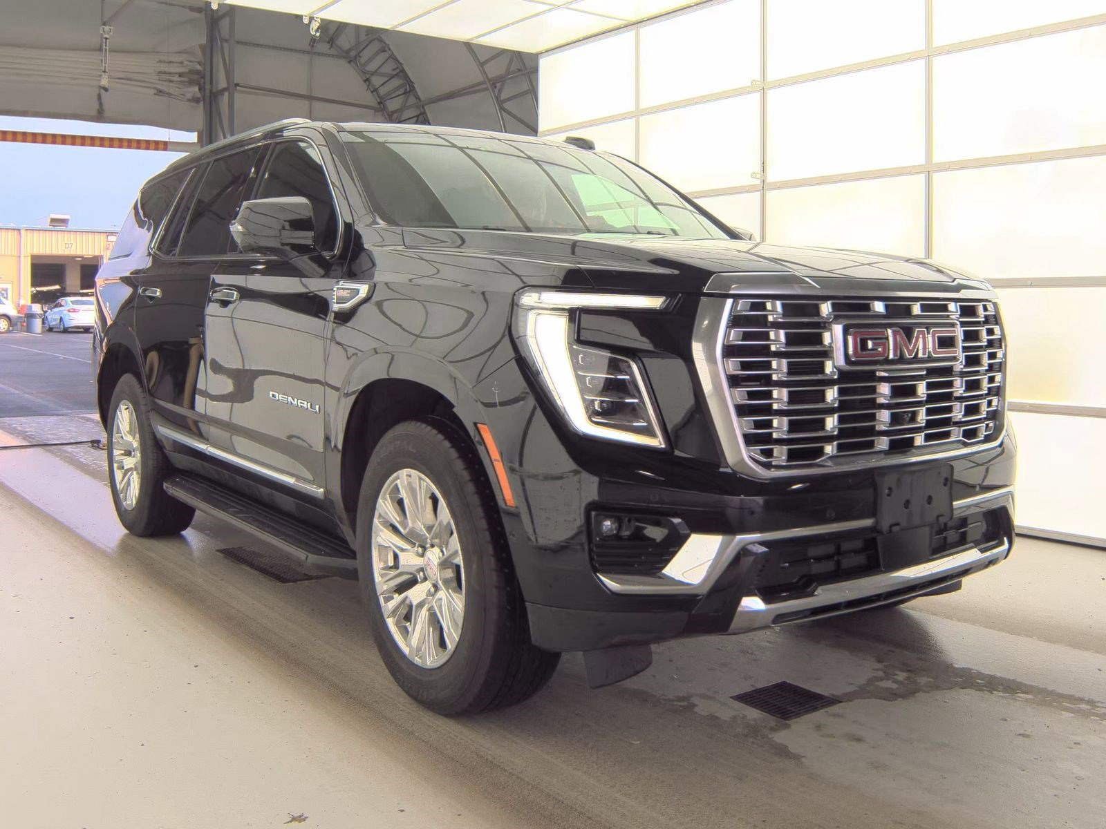 Used 2025 GMC Yukon Denali AWD/4WD image 2