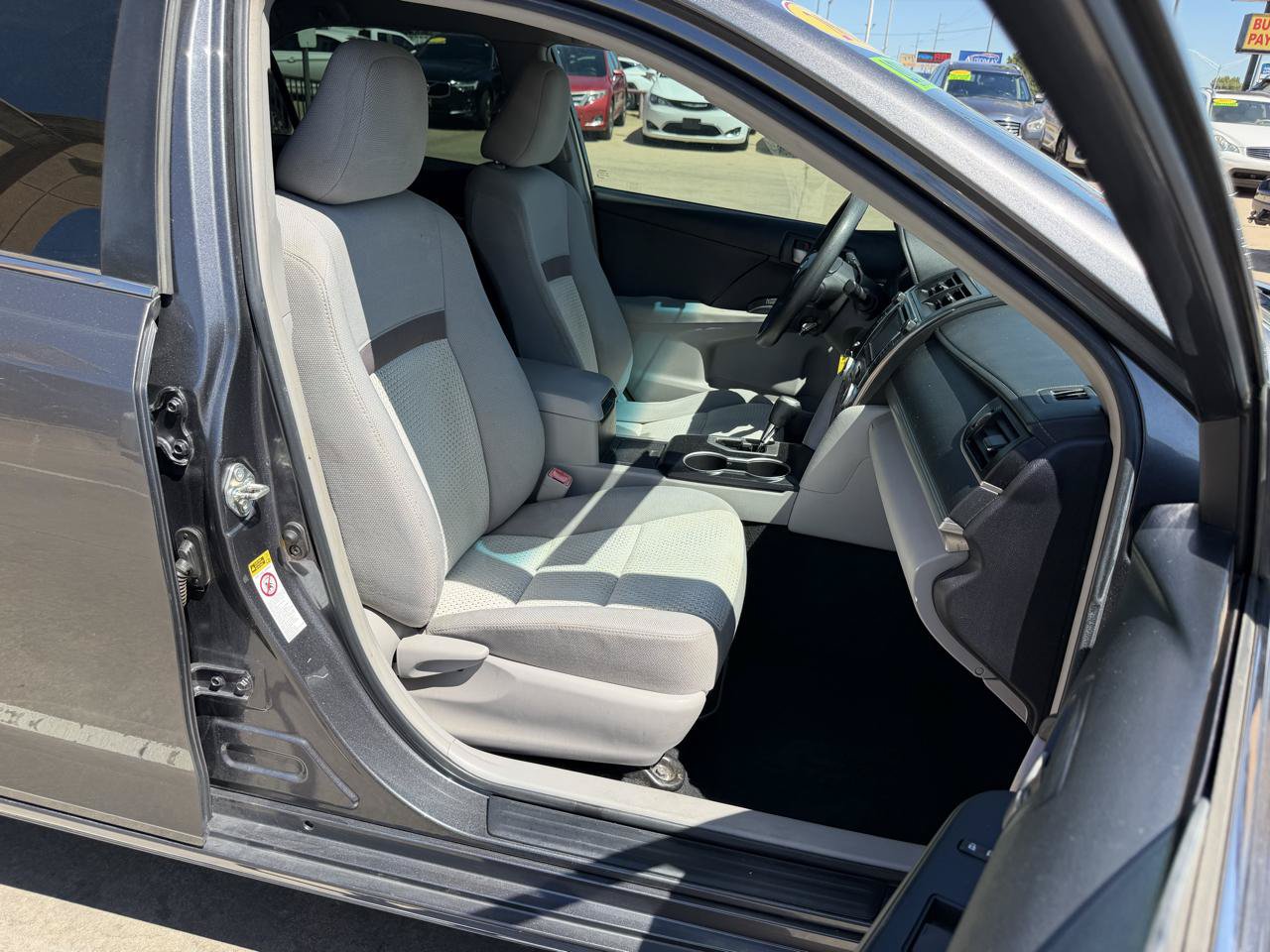 Used 2014 Toyota Camry LE FWD image 19