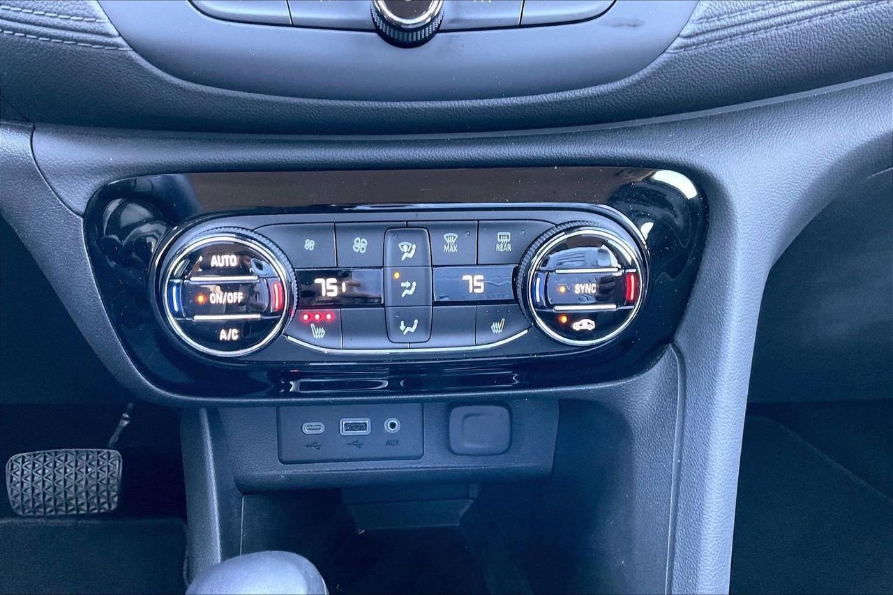 Used 2023 Buick Encore GX Select image 17