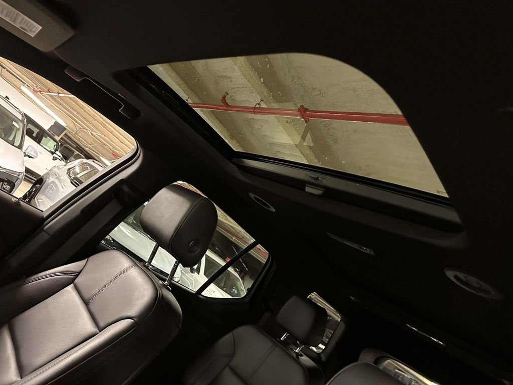 Used 2023 Chevrolet Traverse RS image 14