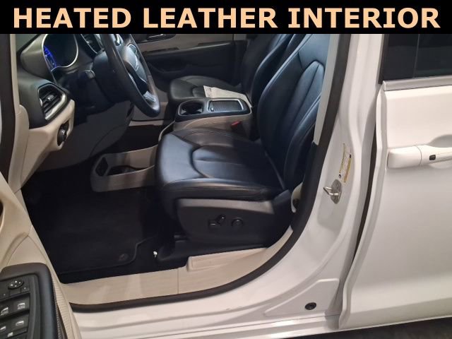 Used 2024 Chrysler Pacifica Touring-L image 21