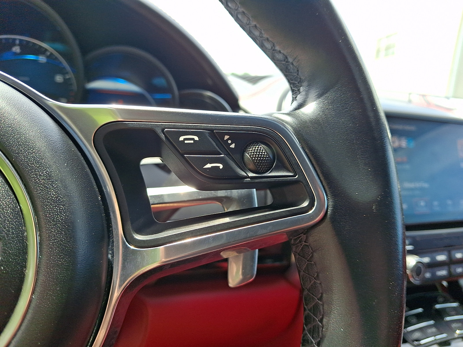 Used 2018 Porsche Cayenne Platinum Edition AWD/4WD image 22