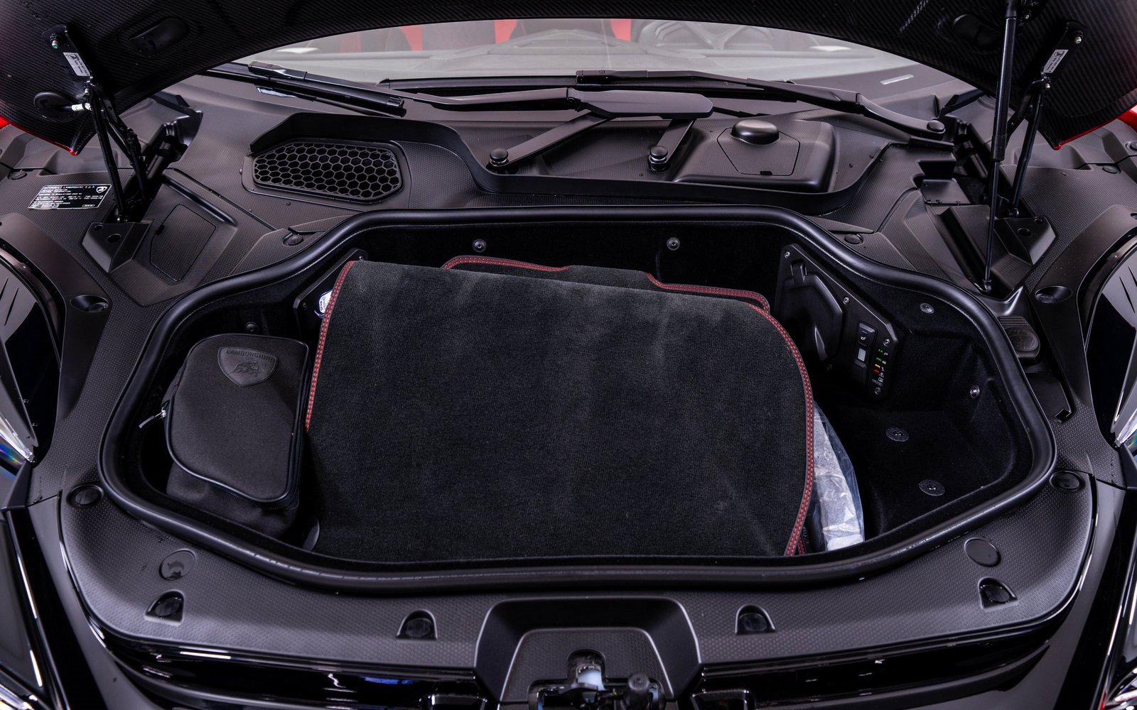 Used 2024 Lamborghini Revuelto image 25