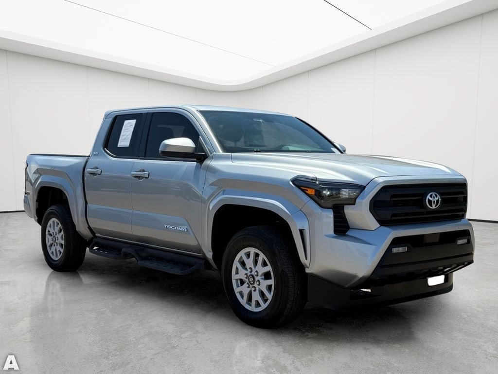 Used 2024 Toyota Tacoma SR5 AWD/4WD image 9