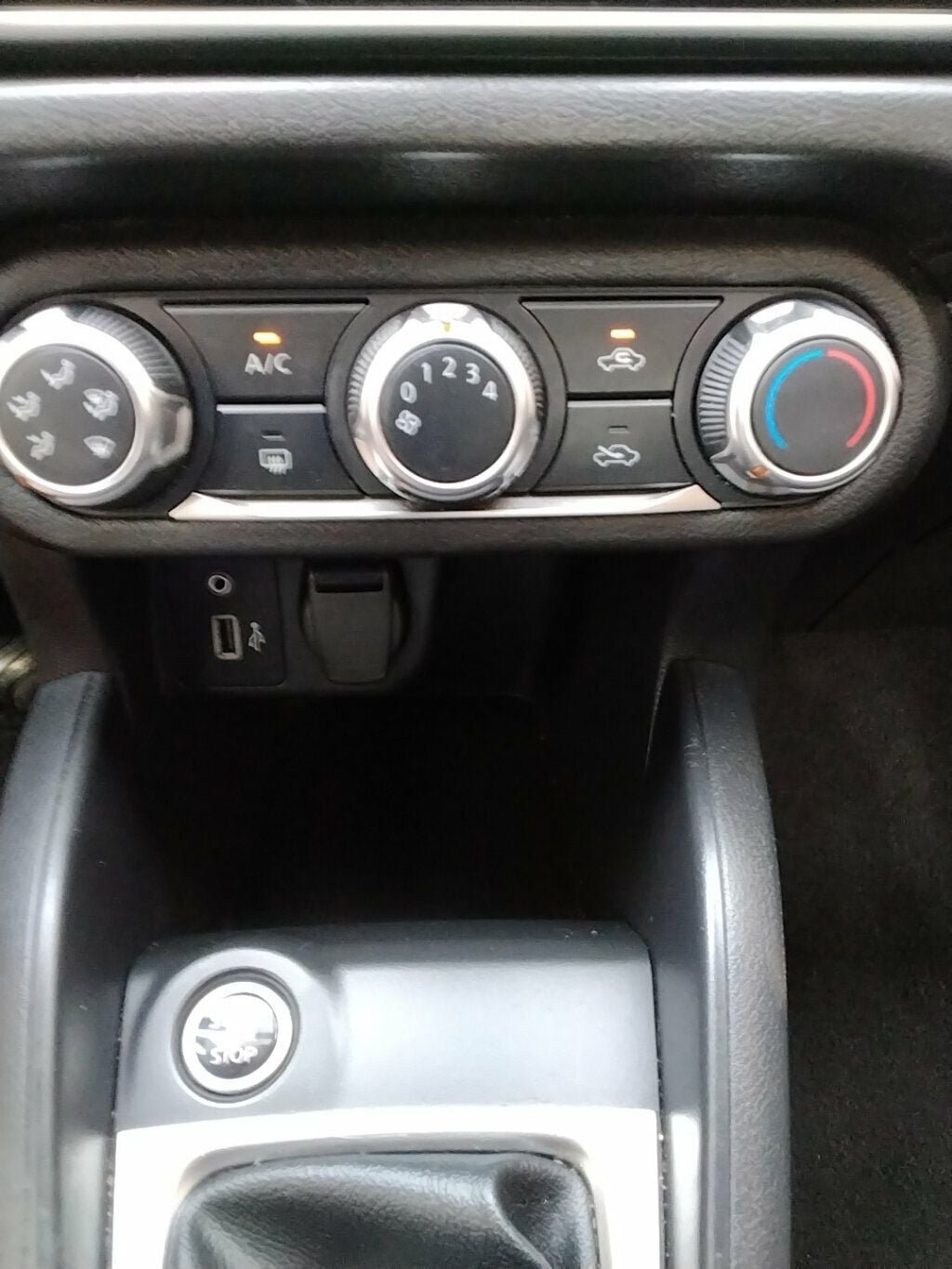 Used 2021 Nissan Versa S FWD image 19